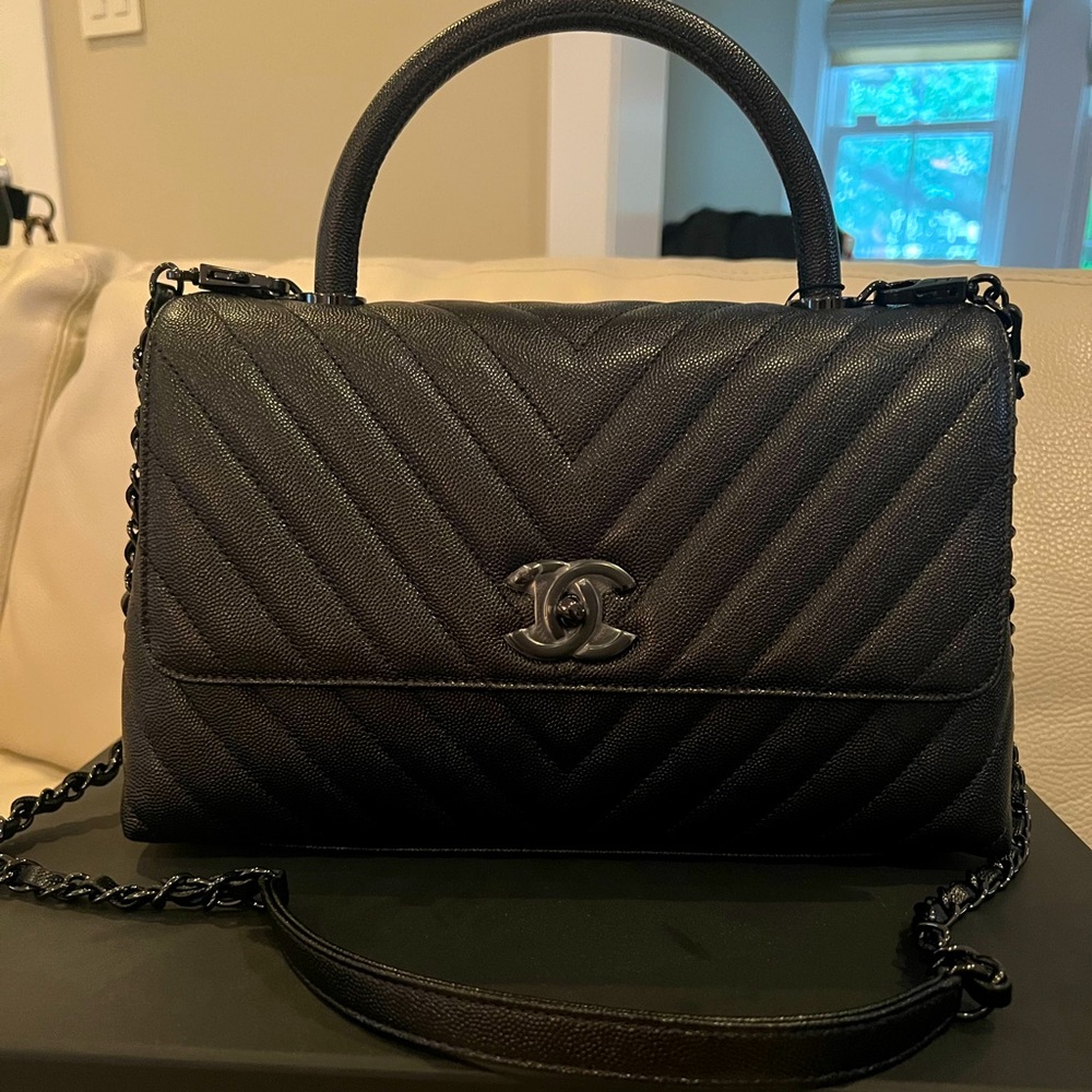Chanel Coco handle Bag Medium Chevron So Black New with tags Receipt 18A Caviar